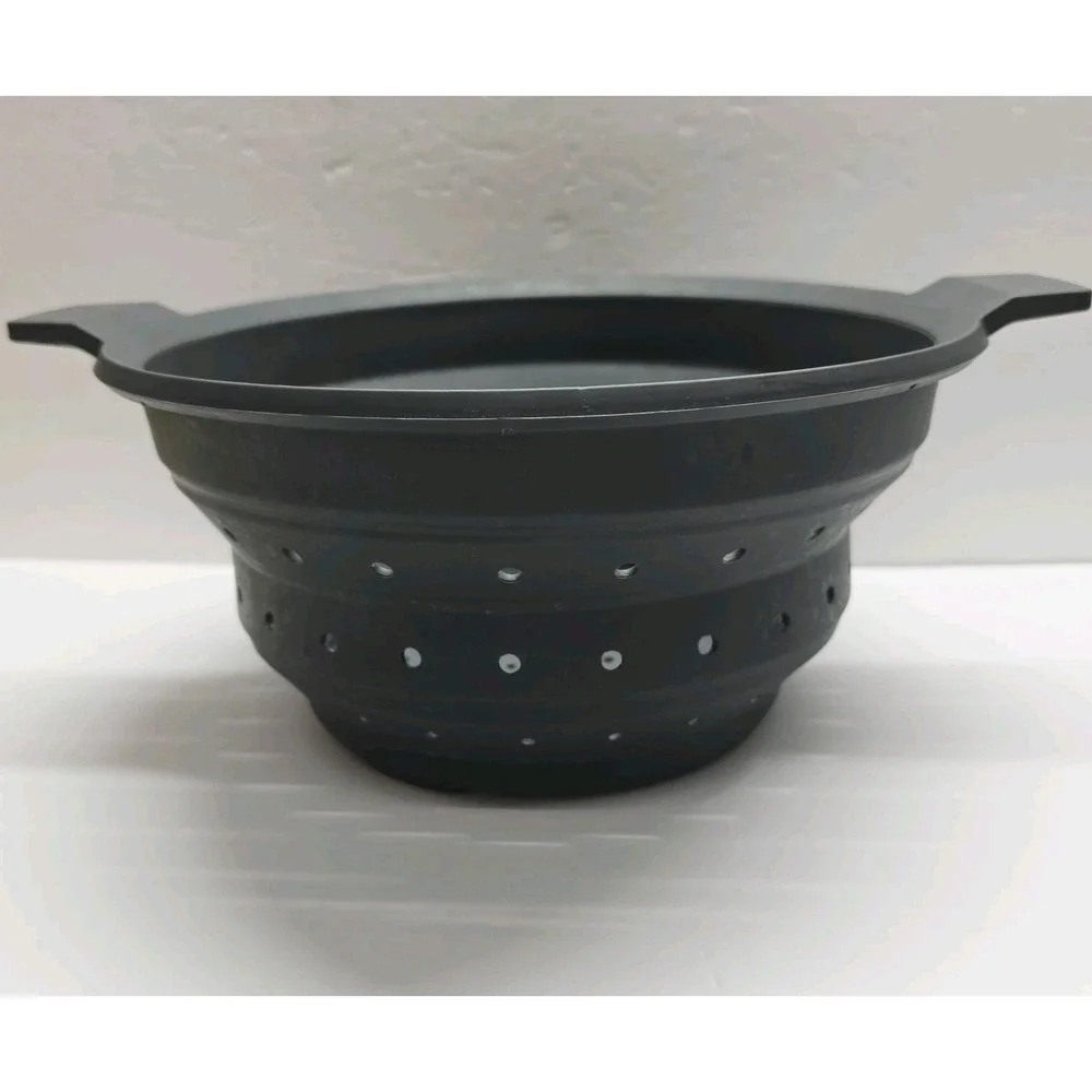 Pampered Chef Collapsible Silicone Colandar, Steamer Pot Insert Gray